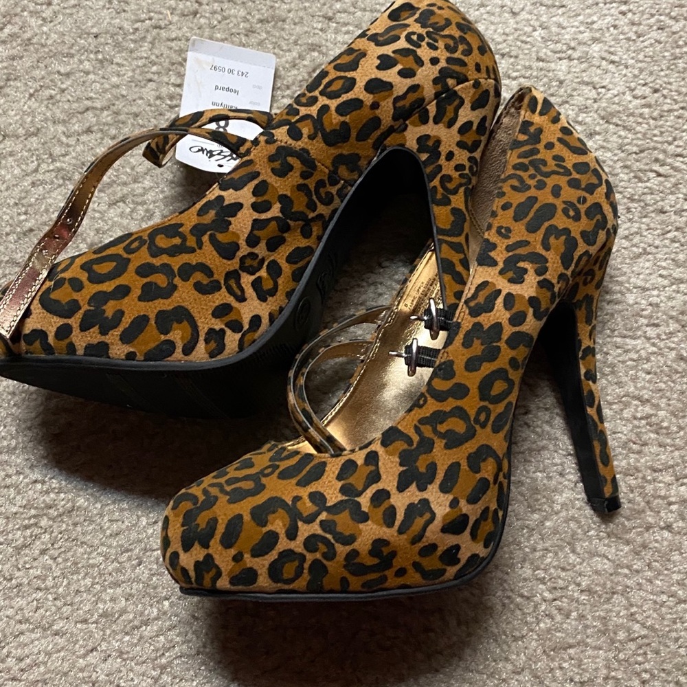 Leopard size 8 heels